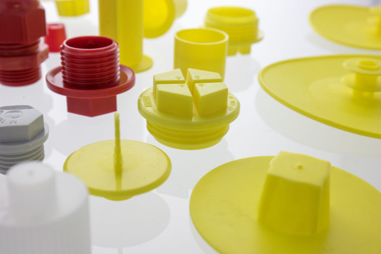 Sammlung von Stopfen aus Kunststoff in verschiedenen Farben /products/plastics/plastic-solutions/